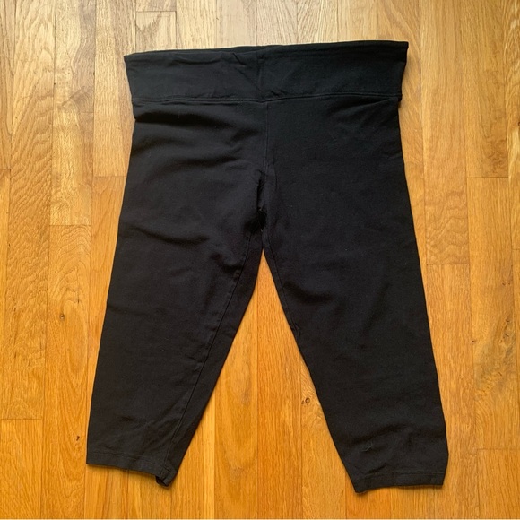 Calvin Klein Pants - Calvin Klein Black Capris Women’s Large